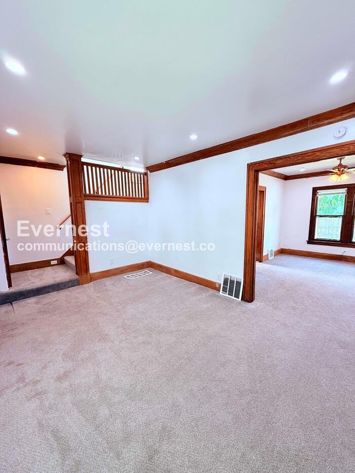 5236 S Clarendon St - Photo 7 of 31