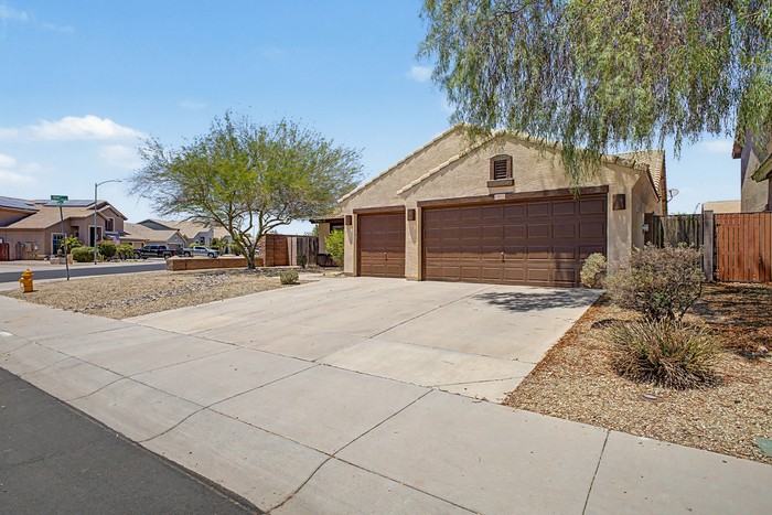 15652 W Durango St - Photo 2 of 32