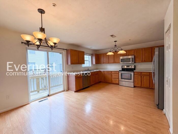6504 Tapwood Ct - Photo 3 of 32