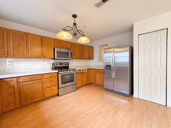 6504 Tapwood Ct - Photo 4 of 32