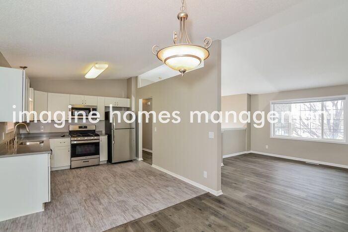 10948 Fillmore St Ne - Photo 4 of 16