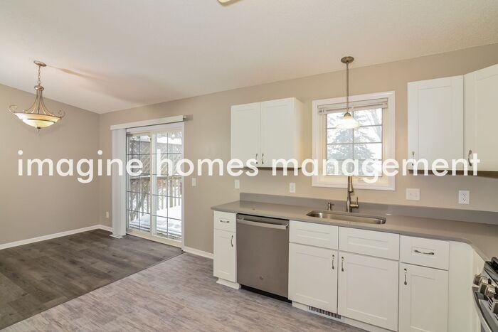 10948 Fillmore St Ne - Photo 5 of 16