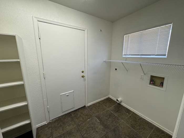 3227 W Helena Dr - Photo 3 of 17