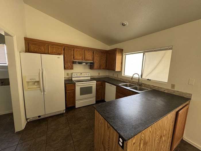 3227 W Helena Dr - Photo 5 of 17