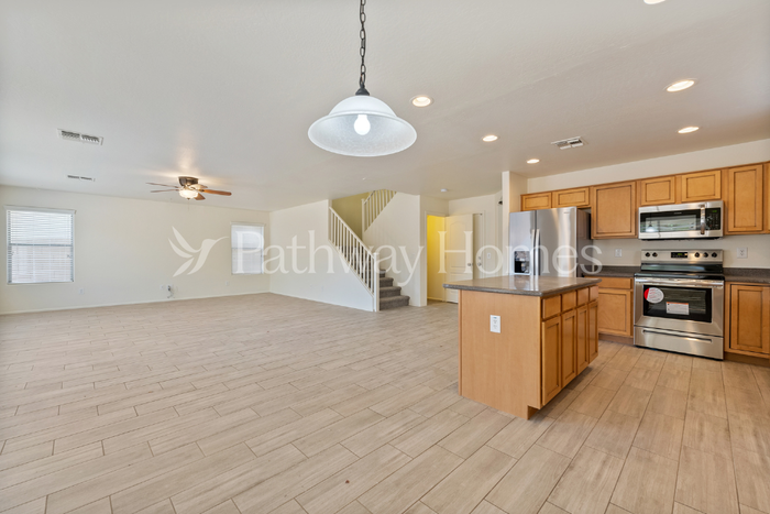 41166 W Sanders Way - Photo 4 of 18