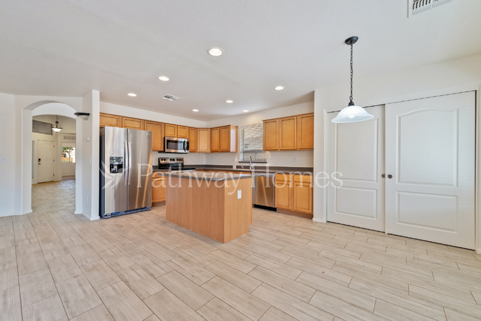 41166 W Sanders Way - Photo 5 of 18
