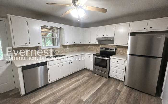 2445 Hampstead Dr - Photo 2 of 21