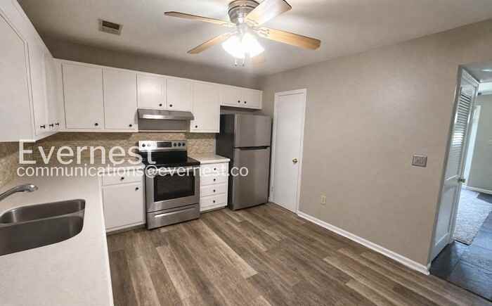 2445 Hampstead Dr - Photo 3 of 21