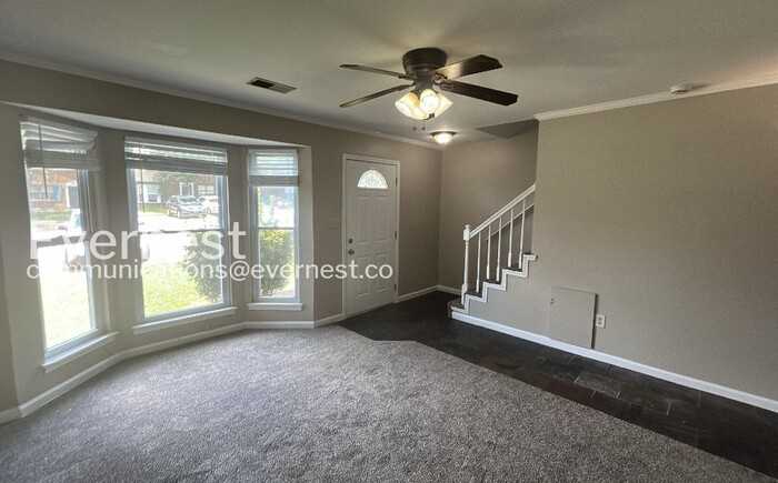 2445 Hampstead Dr - Photo 4 of 21