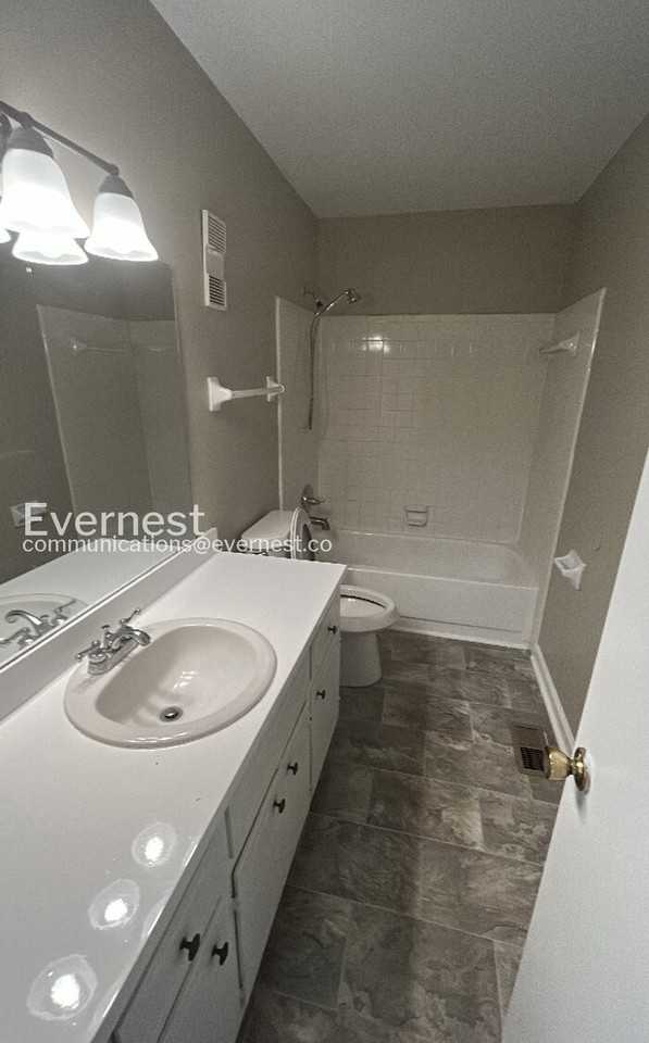 2445 Hampstead Dr - Photo 6 of 21