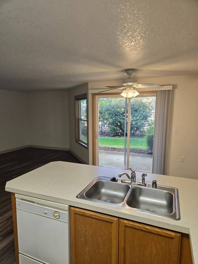 1004 Se Park Crest Ave #A04 - Photo 5 of 8