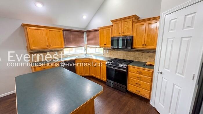 2217 Magnolia Dr - Photo 2 of 33