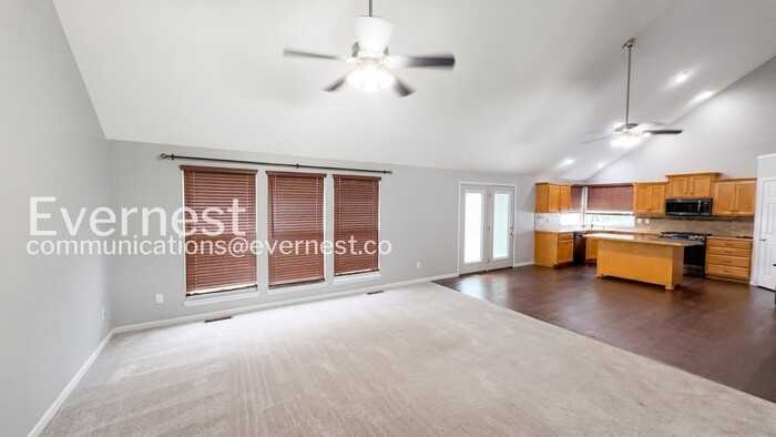 2217 Magnolia Dr - Photo 4 of 33