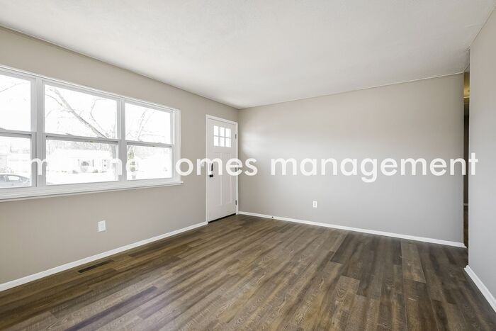 448 Holly Dr - Photo 4 of 16