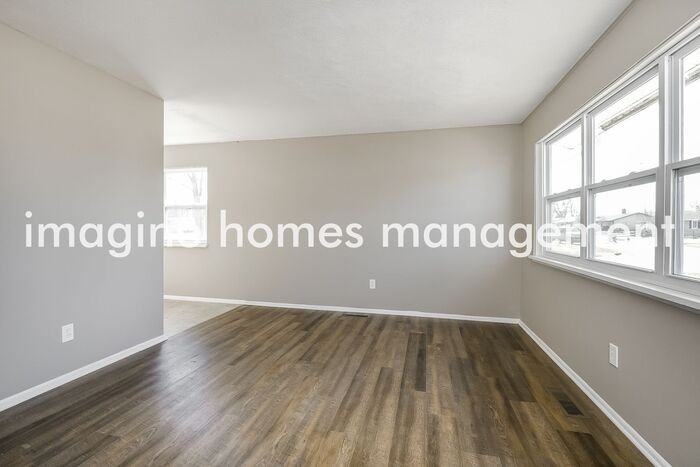 448 Holly Dr - Photo 5 of 16