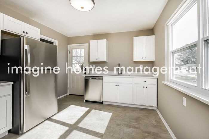 448 Holly Dr - Photo 6 of 16