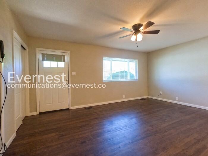 226 Columbine Ct - Photo 2 of 20