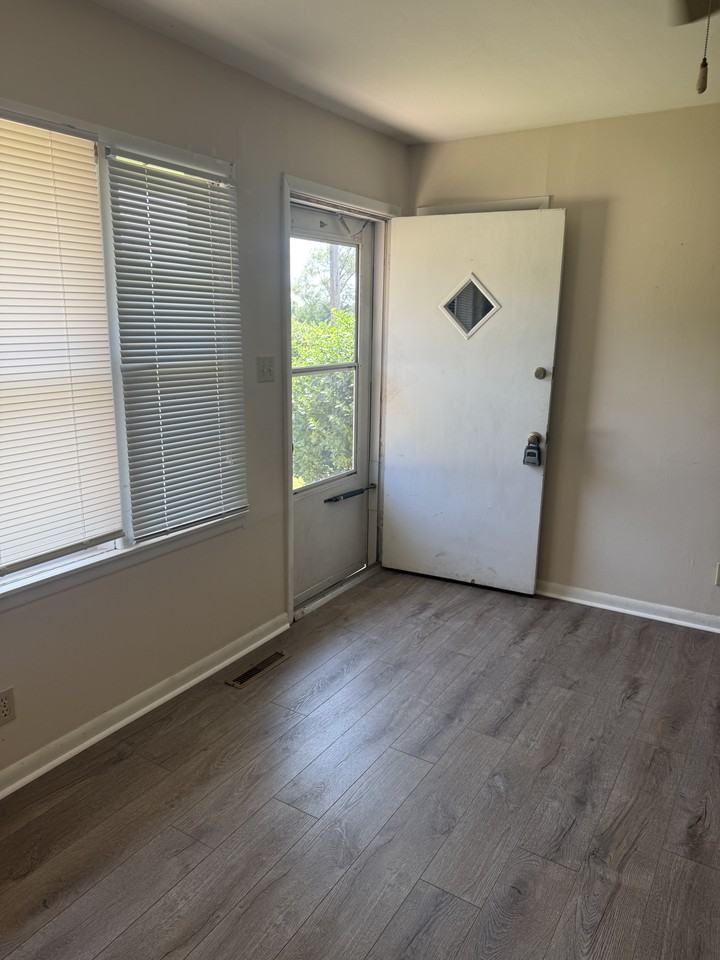 1616 W Ash Ave #1616 - Photo 3 of 14
