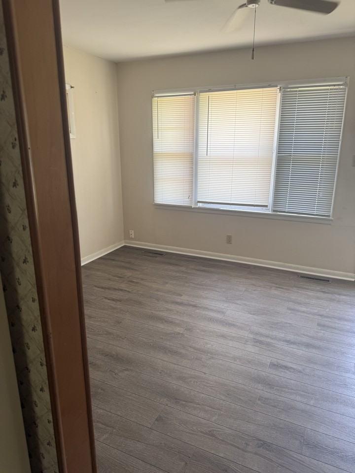 1616 W Ash Ave #1616 - Photo 4 of 14