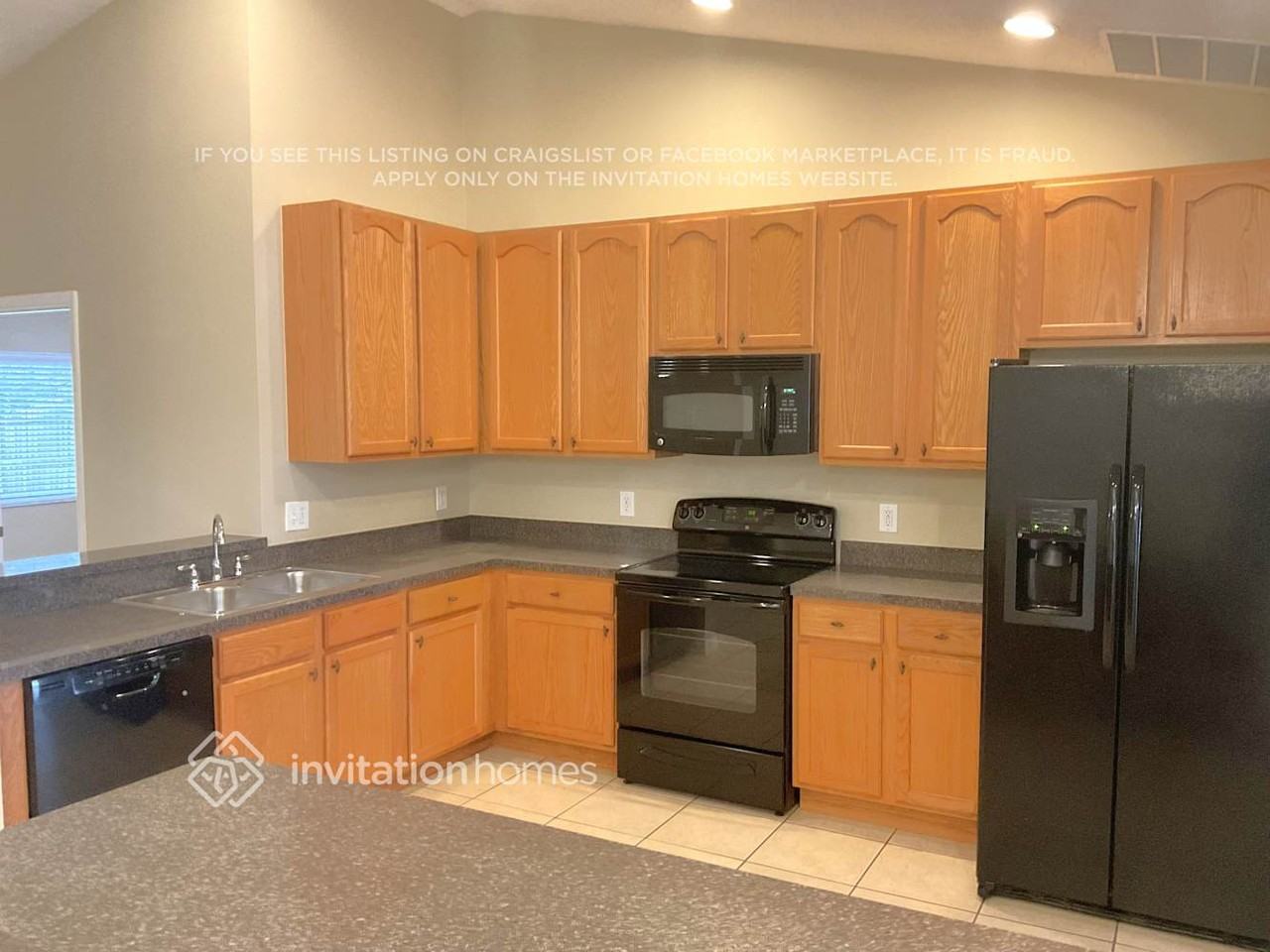 1461 Maple Leaf Ln - Photo 4 of 13