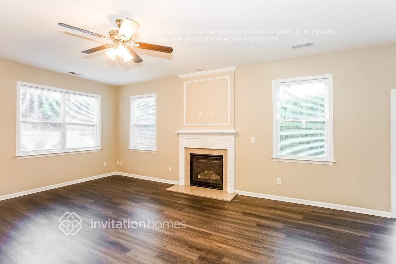 3302 Streamside Dr - Photo 5 of 18