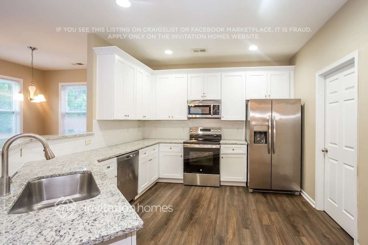 3302 Streamside Dr - Photo 7 of 18