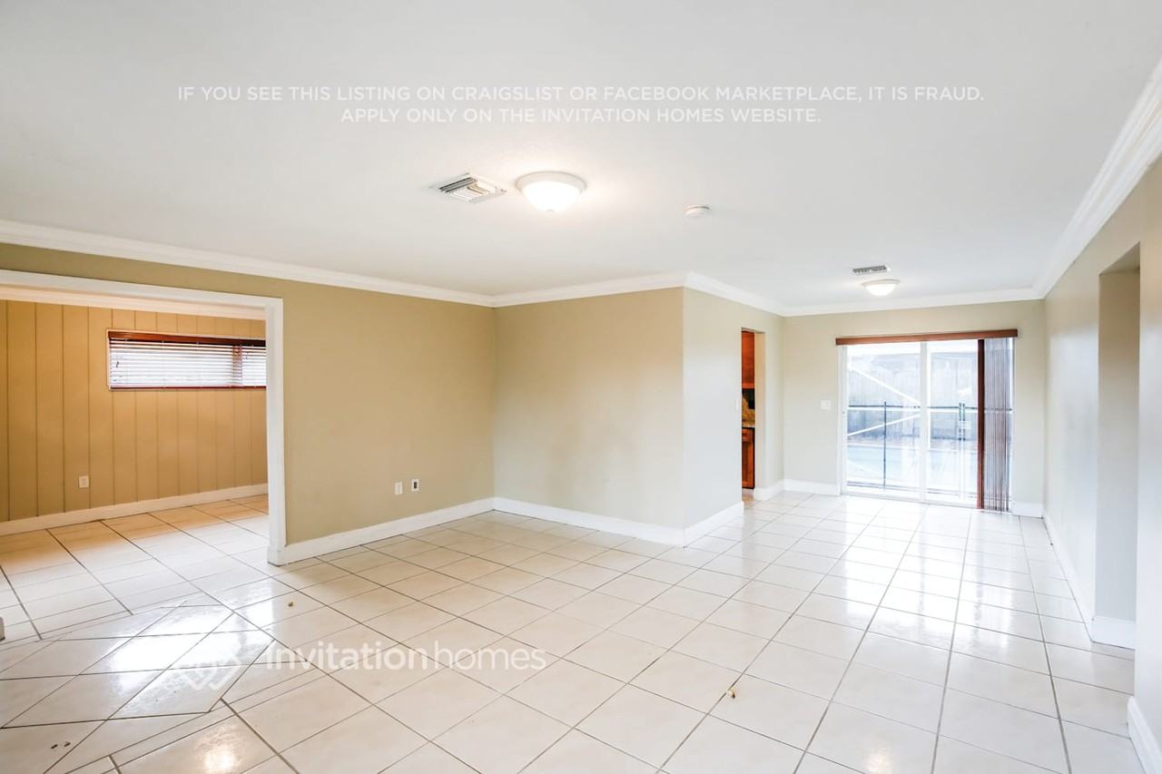 7957 Normandy St - Photo 3 of 17