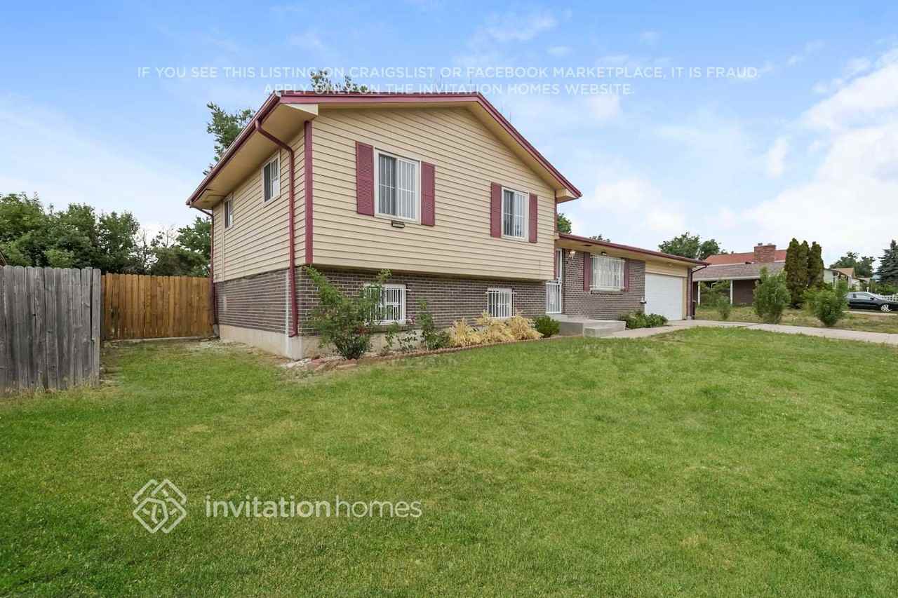 13030 E 47th Avenue Cir - Photo 2 of 16