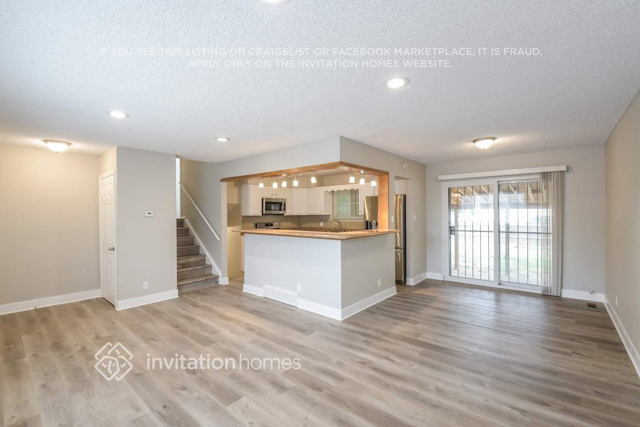 13030 E 47th Avenue Cir - Photo 3 of 16