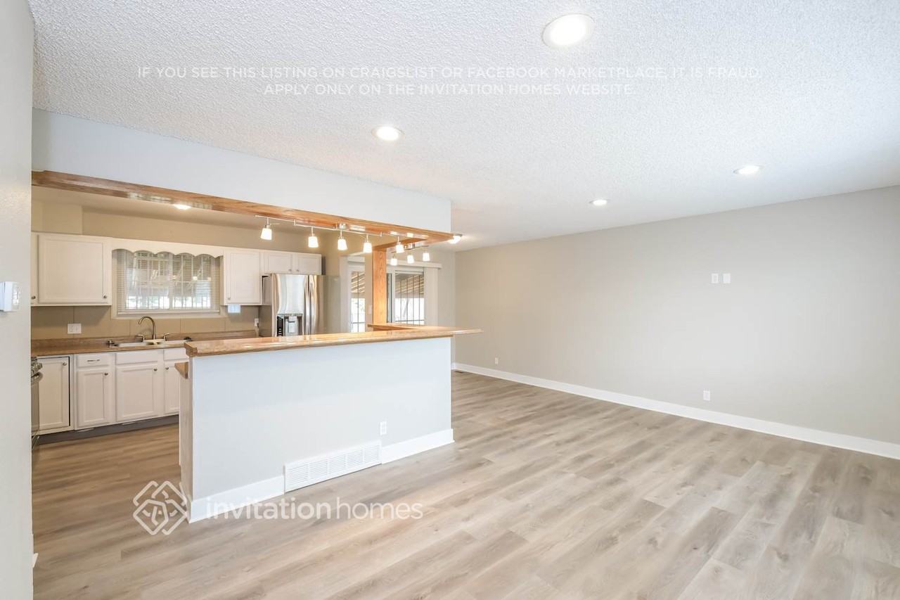 13030 E 47th Avenue Cir - Photo 4 of 16