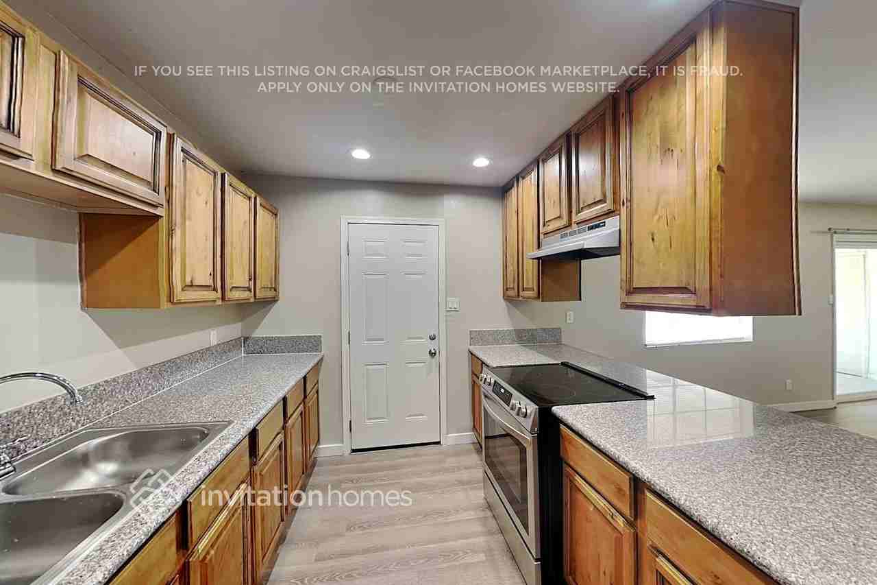 111 E Mckinley St - Photo 6 of 18