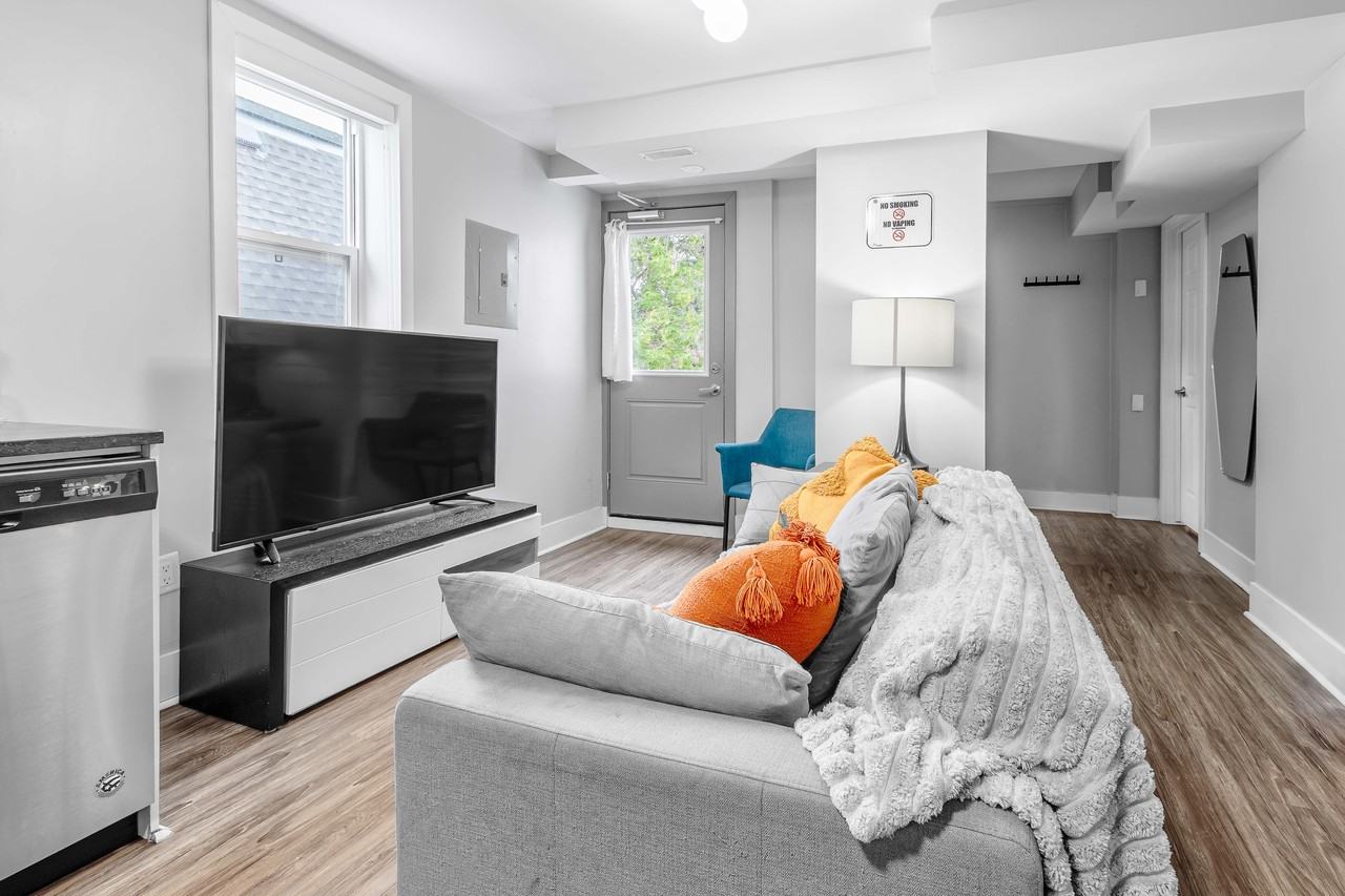 388 Chapel Street - Photo 3 of 17