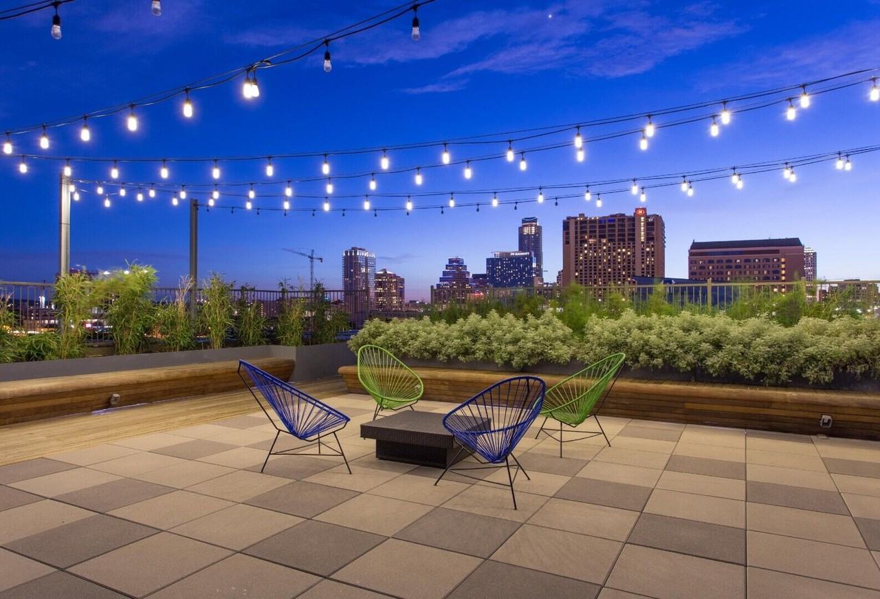 1103 East 6th Street - Photo 4 of 25