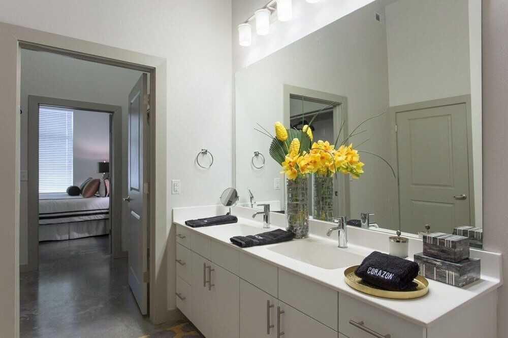 1103 East 6th Street - Photo 7 of 25