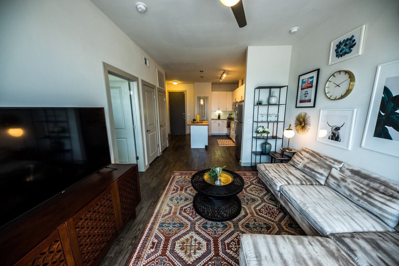 1103 East 6th Street - Photo 2 of 21