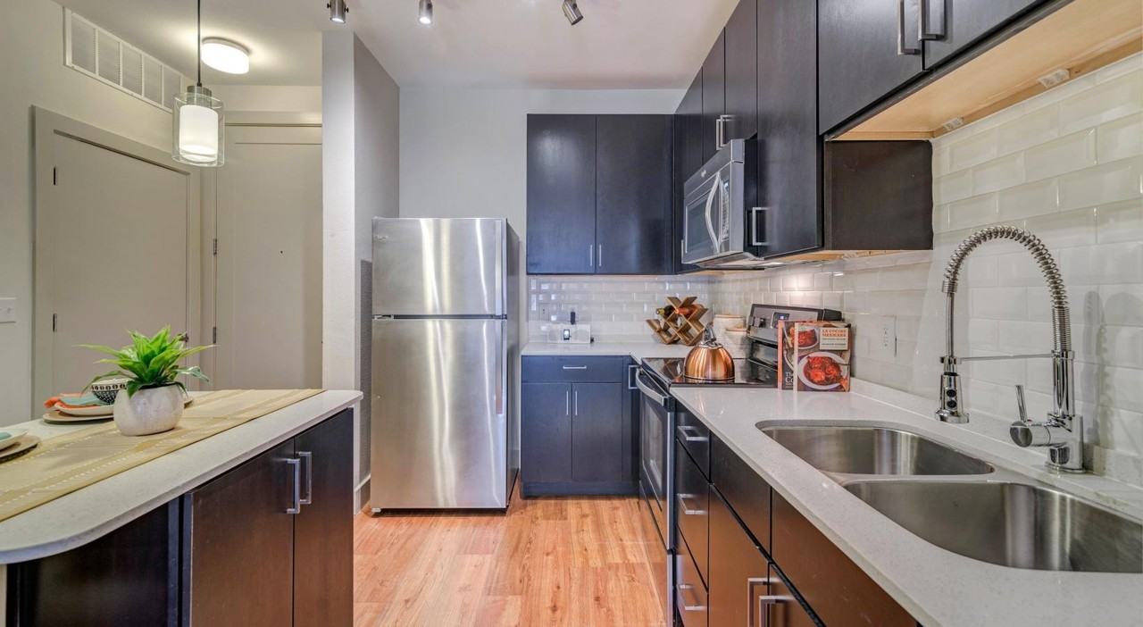 2129 East 7th Street - Photo 2 of 30