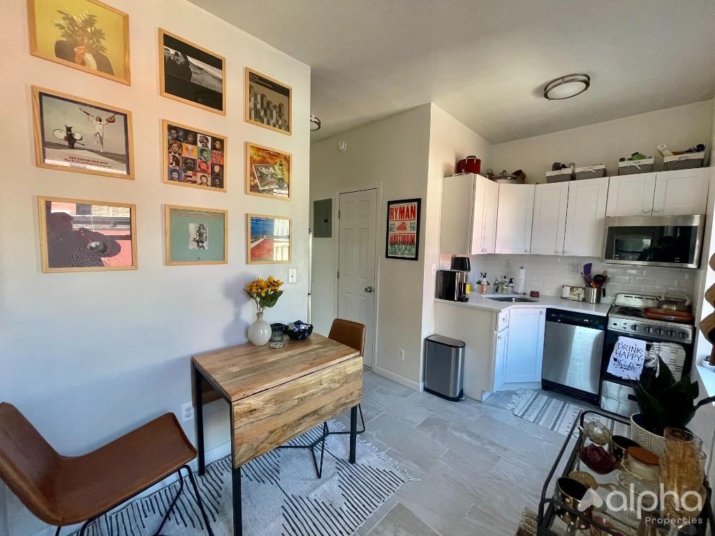 354 E 20th St #5 - Photo 3 of 10