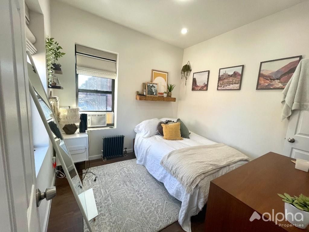 354 E 20th St #5 - Photo 5 of 10