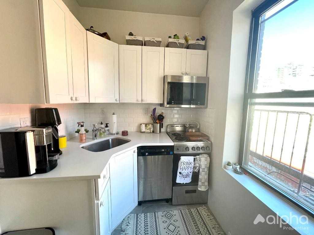 354 E 20th St #5 - Photo 6 of 10