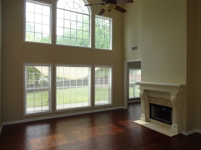 1092 Copper Creek Dr - Photo 2 of 10