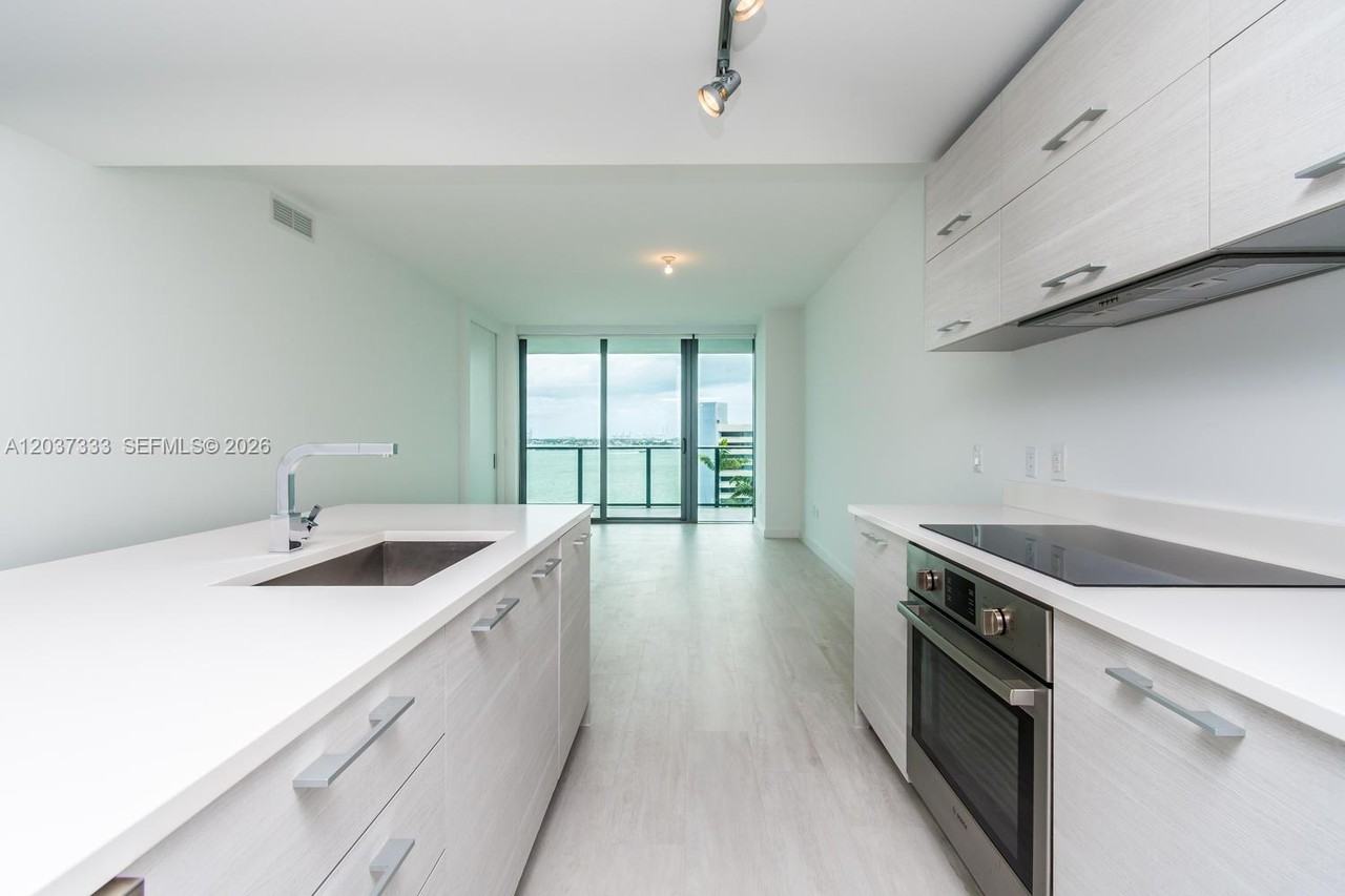 NE 32nd St & Biscayne Blvd - Photo 2 of 21