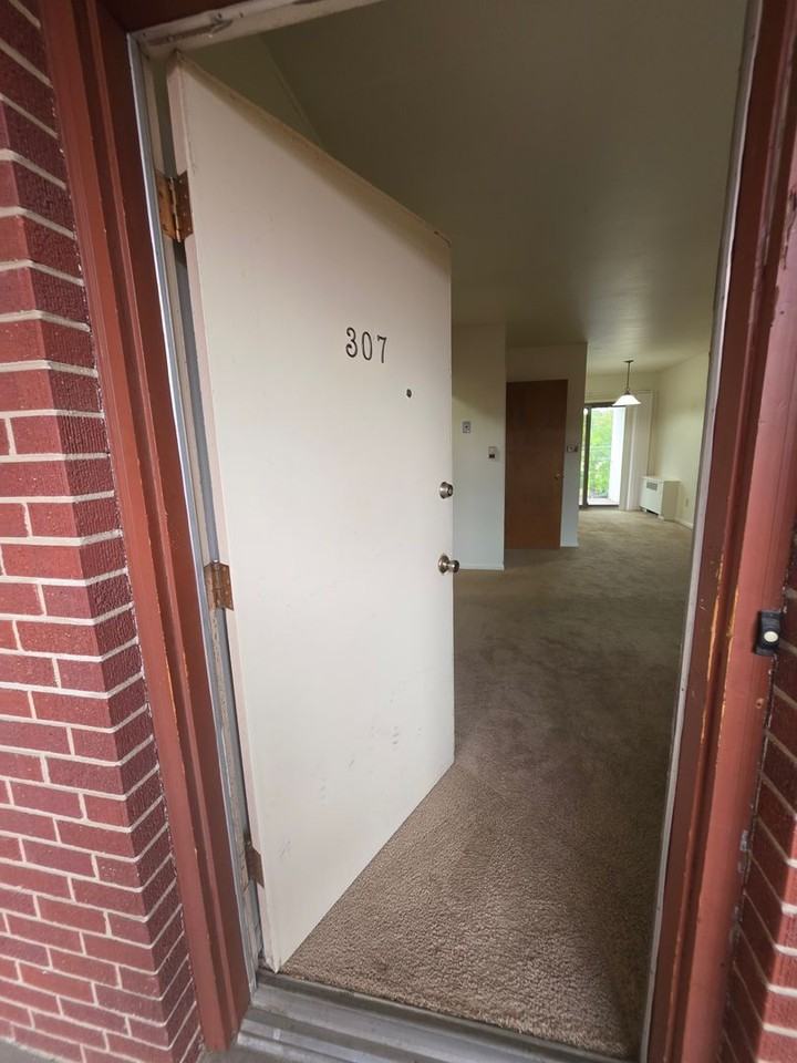 2845 Broadway Street - Photo 4 of 18