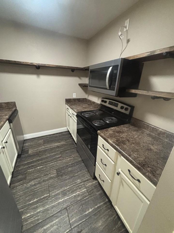 2710 1ST ST - Photo 2 of 8