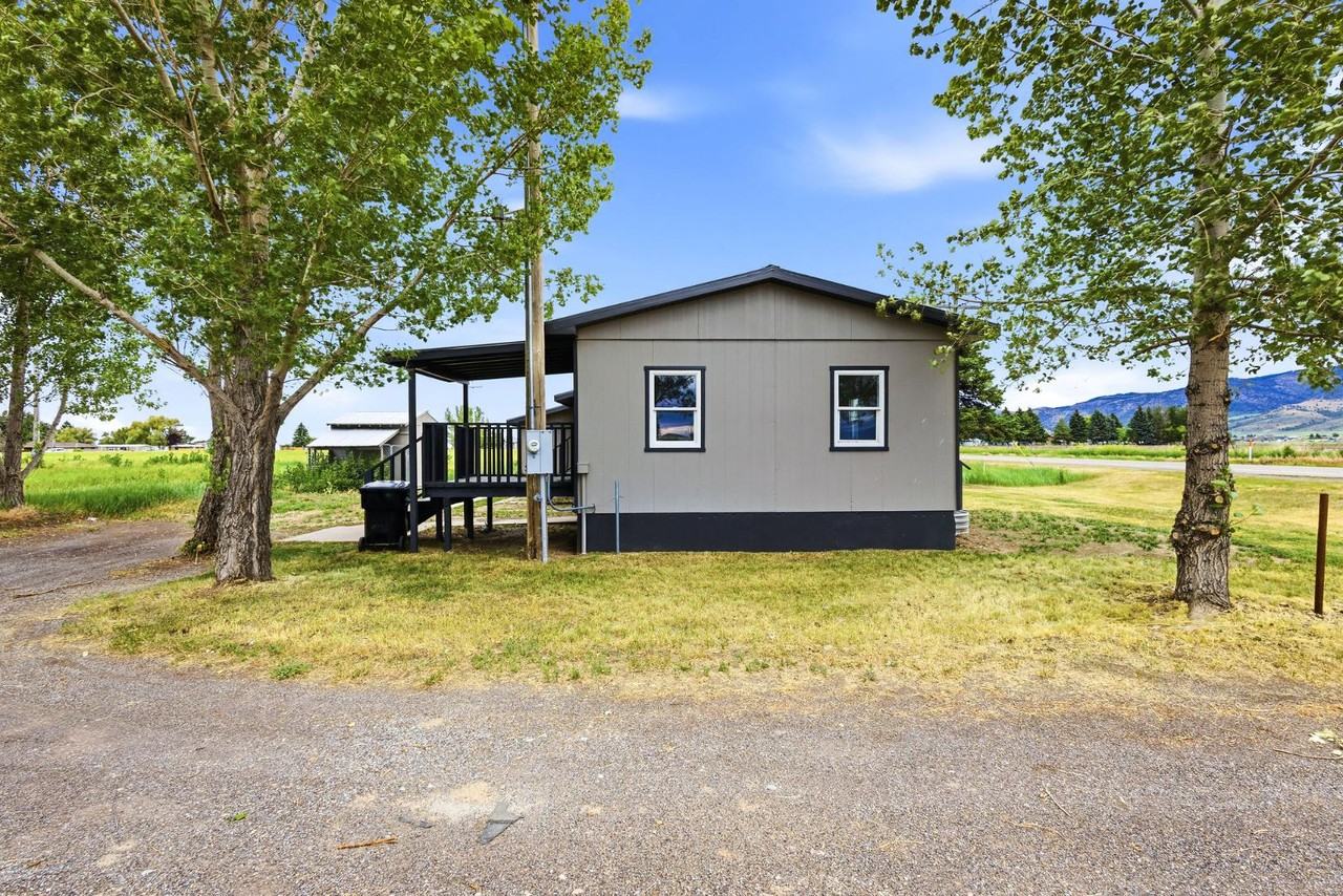 1216 S Main St - Photo 4 of 10