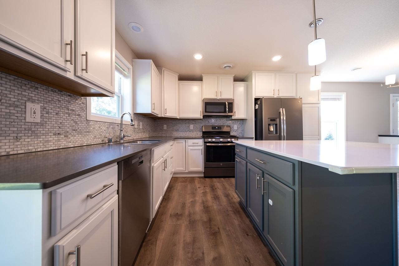 5874 Royalton Rd Ne #1 - Photo 4 of 28