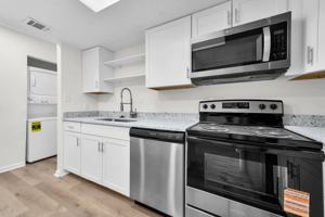 featured image of 2877 E Broad St