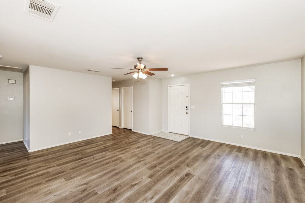 681 Indian Row Ct - Photo 4 of 16