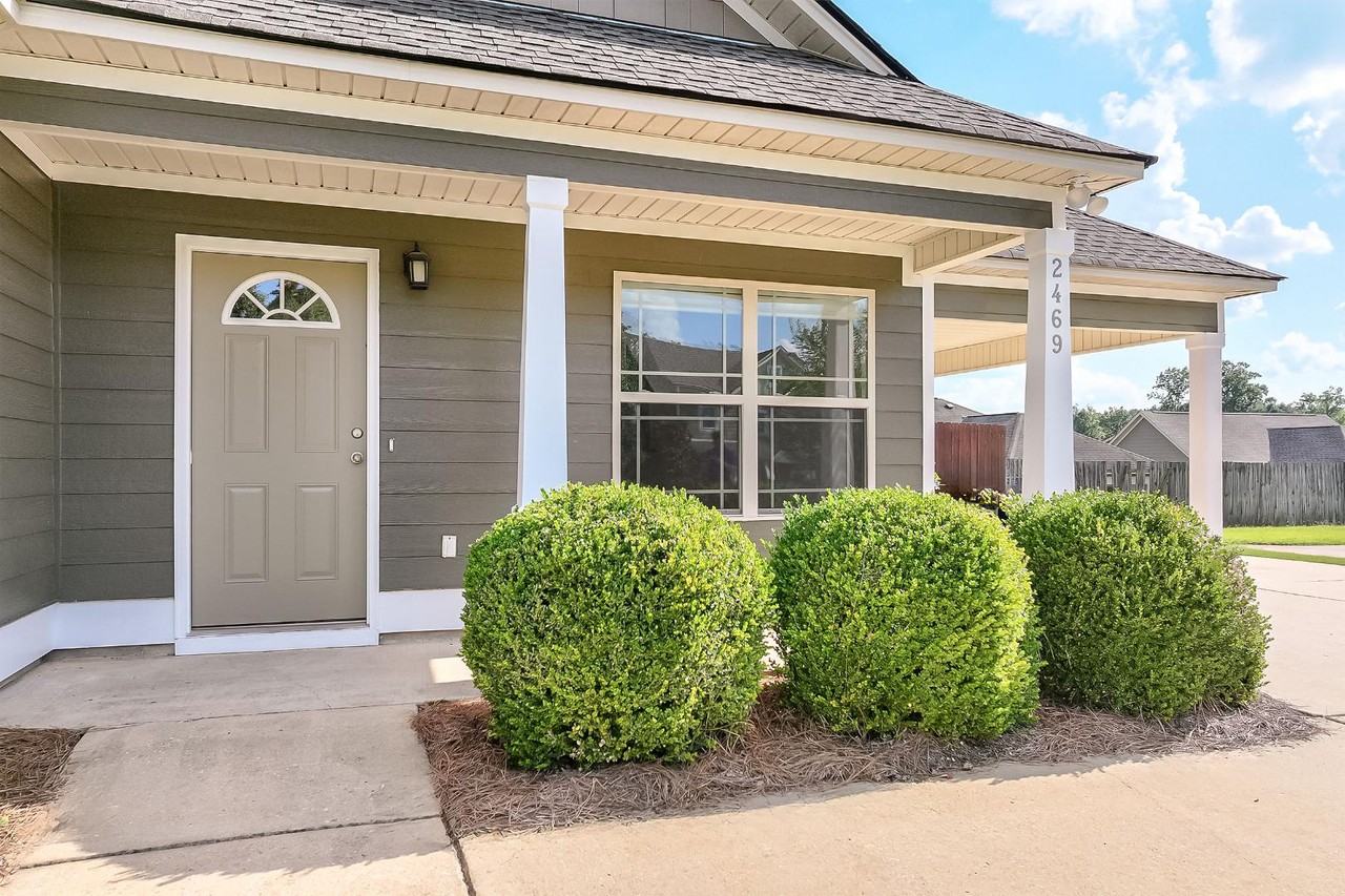 2469 Waterstone Cir - Photo 2 of 19