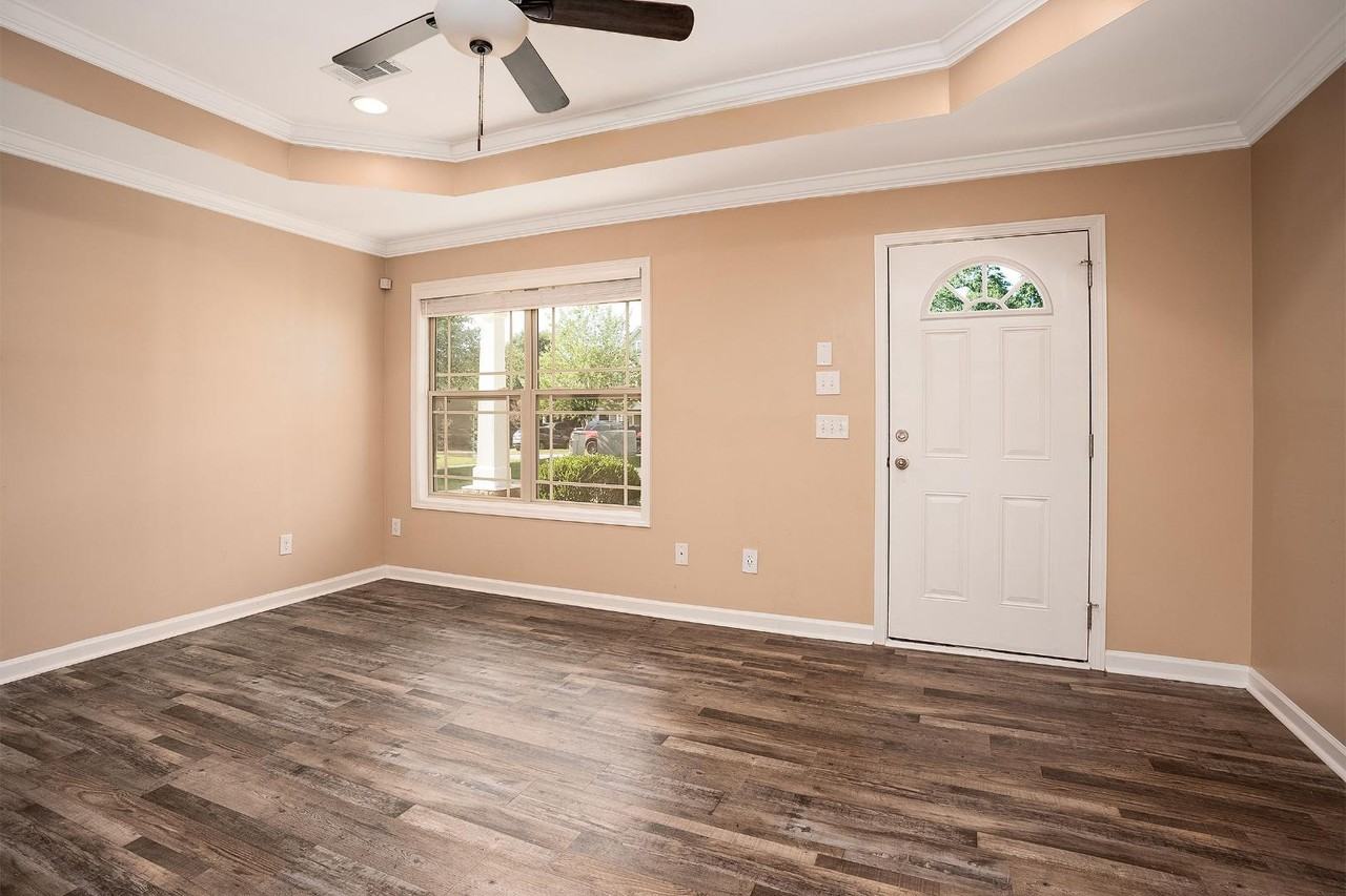 2469 Waterstone Cir - Photo 4 of 19