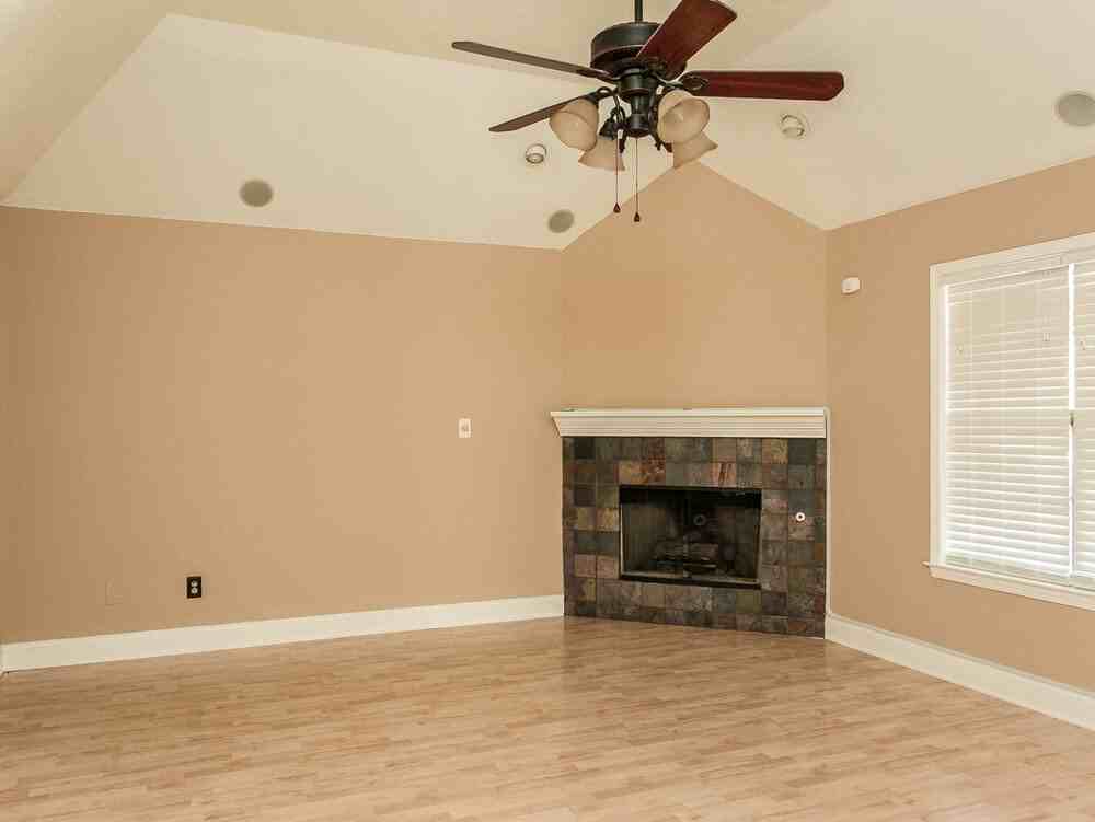 10264 Amanda Dr - Photo 2 of 16
